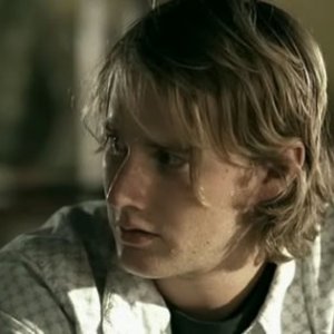 Derek Richardson in una scena del film Reeker