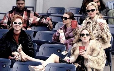 Kristin Davis, Cynthia Nixon, Kim Cattral e Sarah Jessica Parker in una scena di Sex and the City, episodio Le regole del lasciarsi