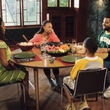 Nia Long, Ice Cube, Aleisha Allen e Philip Bolden in una scena di Finalmente a casa