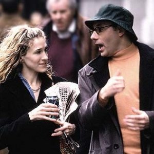 Willie Garson e Sarah Jessica Parker in una scena di Sex and the City, episodio La verità fa male?