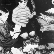 Ken Weatherwax e Lisa Loring ne 'La famiglia Addams'