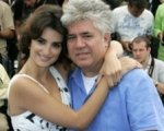 Almodóvar e il cast a Cannes per Volver
