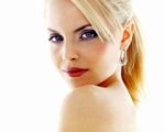 Un giorno da zombi per Mena Suvari