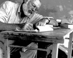 Gandolfini nei panni di Hemingway