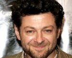 Andy Serkis nei panni di Einstein
