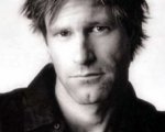 Come affrontare un lutto con Aaron Eckhart
