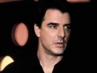 Chris Noth respinge ancora le accuse di stupro:'Non è un crimine aver tradito mia moglie'