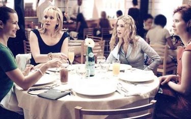 Cynthia Nixon, Sarah Jessica Parker, Kim Cattrall e Kristin Davis in una scena di Sex and the City, episodio L'amico per il sesso