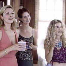 Cynthia Nixon Sarah Jessica Parker Kim Cattrall In Una Scena Di Sex And The City Episodio Meglio Giovani O Mature 43540