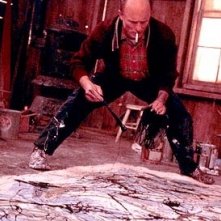 l'attore Ed Harris in una scena del film Pollock