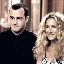 Sarah Jessica Parker e Justin Theroux in una scena di Sex and the City, episodio Dettagli non trascurabili