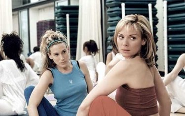 Sarah Jessica Parker e Kim Cattrall in una scena di Sex and the City, episodio L'amico per il sesso