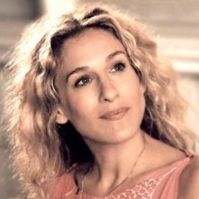 Sarah Jessica Parker in una immagine di Sex and the City, episodio Meglio giovani o mature?