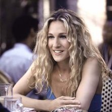 Sarah Jessica Parker nei panni di Carrie in una scena di Sex and the City, episodio Ti è piaciuto?