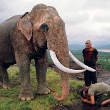 Tony Jaa in una scena del film The Protector