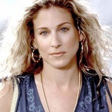 primo piano di Sarah Jessica Parker in una scena di Sex and the City, episodio Aminemiche