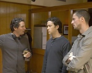 Scott Frank, Joseph Gordon-Levitt e Matthew Goode sul set di Sguardo nel vuoto