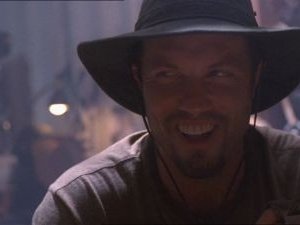 Adam Baldwin in una scena di Firefly, episodio Bon-ton pericoloso