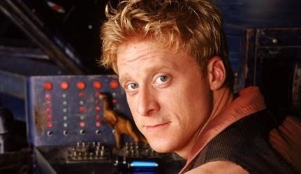 Alan Tudyk in una scena di Firefly