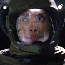 Gina Torres in una sequenza di Firefly, episodio Serenity