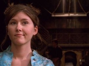 Jewel Staite in una scena del serial Firefly, episodio Serenity