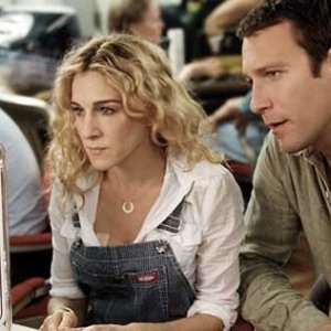 John Corbett e Sarah Jessica Parker in una scena di Sex and the City, episodio Computer, orgasmi e funerali