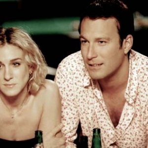 John Corbett e Sarah Jessica Parker in una scena di Sex and the City, episodio Grazie e... disgrazie