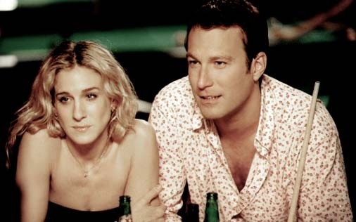 John Corbett e Sarah Jessica Parker in una scena di Sex and the City, episodio Grazie e... disgrazie
