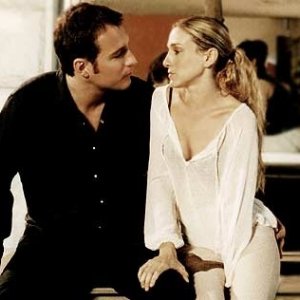 John Corbett e Sarah Jessica Parker in una scena di Sex and the City, episodio Potevo, volevo, dovevo