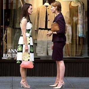 Kristi Davis e Cynthia Nixon in una scena di Sex and the City, episodio Potevo, volevo, dovevo