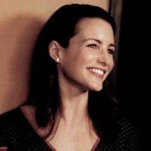 Kristin Davis in una scena di Sex and the City, episodio Il tormento e... l'ex-tasy