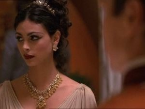 Morena Baccarin in una scena di Firefly, episodio Bon-ton pericoloso