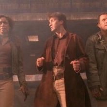 Nathan Fillion, Adam Baldwin e Gina Torres  in una scena di Firefly, episodio L'affare del treno