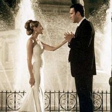 Sarah Jessica Parker e John Corbett in una scena di Sex and the City, episodio Cambio d'abito