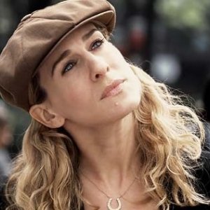Sarah Jessica Parker in una scena di Sex and the City, episodio Computer, orgasmi e funerali