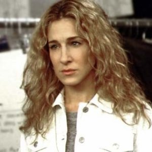 Sarah Jessica Parker in una sequenza di Sex and the City, episodio Scrittrice in passarella