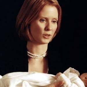 Cynthia Nixon in una scena di Sex and the City, episodio Peccato non originale