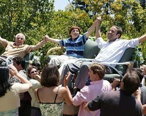 Jeremy Piven, Daryl Sabara e Garry Marshall in una scena del film Al passo con gli Steins