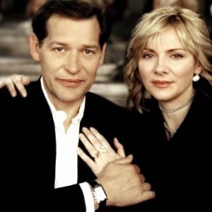 Kim Cattrall e James Remar in una scena di Sex and the City, episodio Peccato non originale