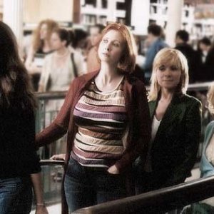Sarah Jessica Parker, Cynthia Nixon, Kim Cattrall e Kristin Davis  in una scena di Sex and the City, episodio Ragazza copertina