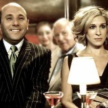 Sarah Jessica Parker con Willie Garson in una scena di Sex and the City, episodio Recensioni