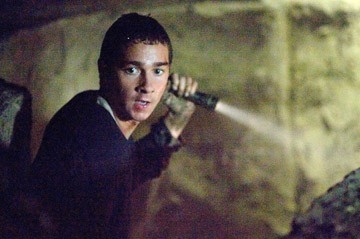 Shia LaBeouf in una scena del film Disturbia