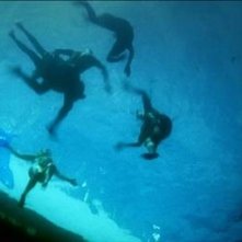 Una scena del film Alla deriva