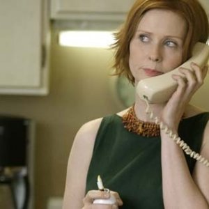 Cynthia Nixon in una scena di Sex and the City, episodio Donne di comando