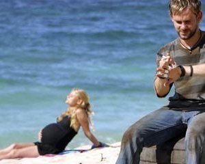 Dominic Monaghan ed Emilie de Ravin in Lost