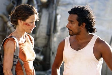 Evangeline Lilly con Naveen Andrews nell'episodio 'La caccia' di Lost