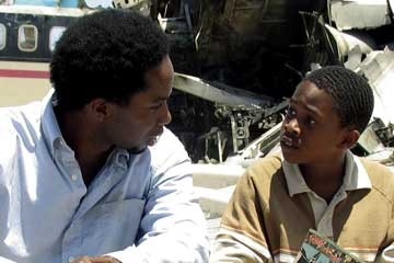 Harold Perrineau con Malcolm David Kelley nel Pilot di Lost