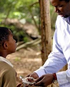 Harold Perrineau insieme a Malcolm David Kelley nel Pilot di Lost