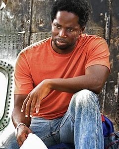 Harold Perrineau nell'episodio 'La casa del Sol Levante' di Lost