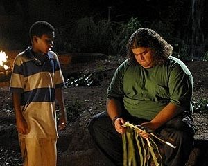 Jorge Garcia e Malcolm David Kelley nell'episodio 'Inseguimento' di Lost